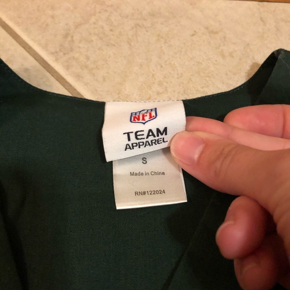 NFL Green Bay Packer scrub top - Picture 2 of 3
